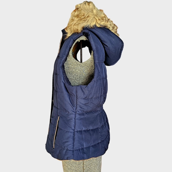Prince & Fox Puffer Vest. - Picture 2 of 6